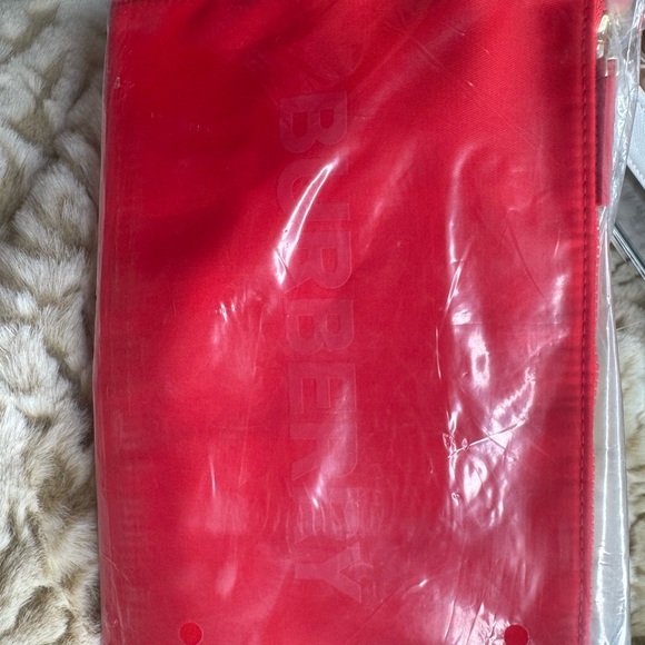 Burberry Vibrant Red Zipper Pouch/wristlet + Burberry Camera Pin- GWP bundle - Picture 6 of 9